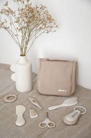 Trousse de toilette 10 accessoires « Terre d’Argile » – BEABA